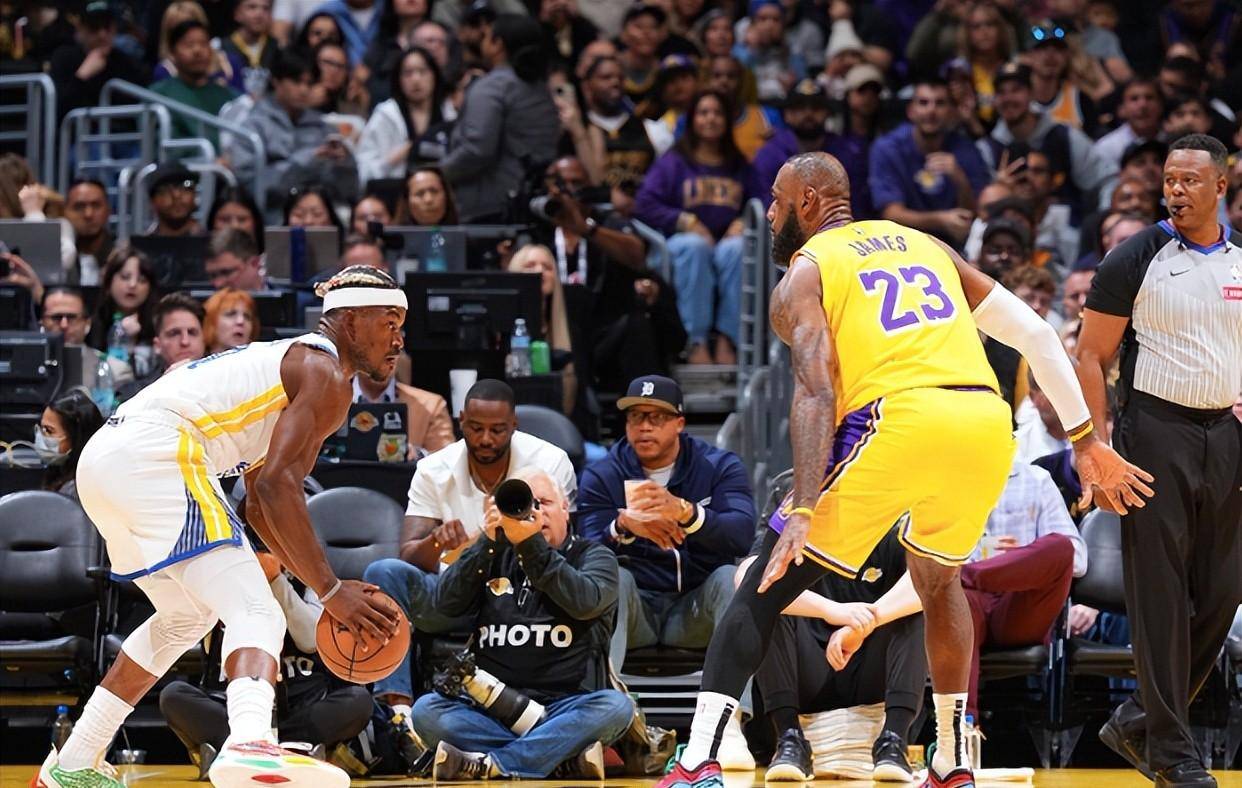 火箭惨败湖人！詹姆斯狂轰35+11+6的简单介绍