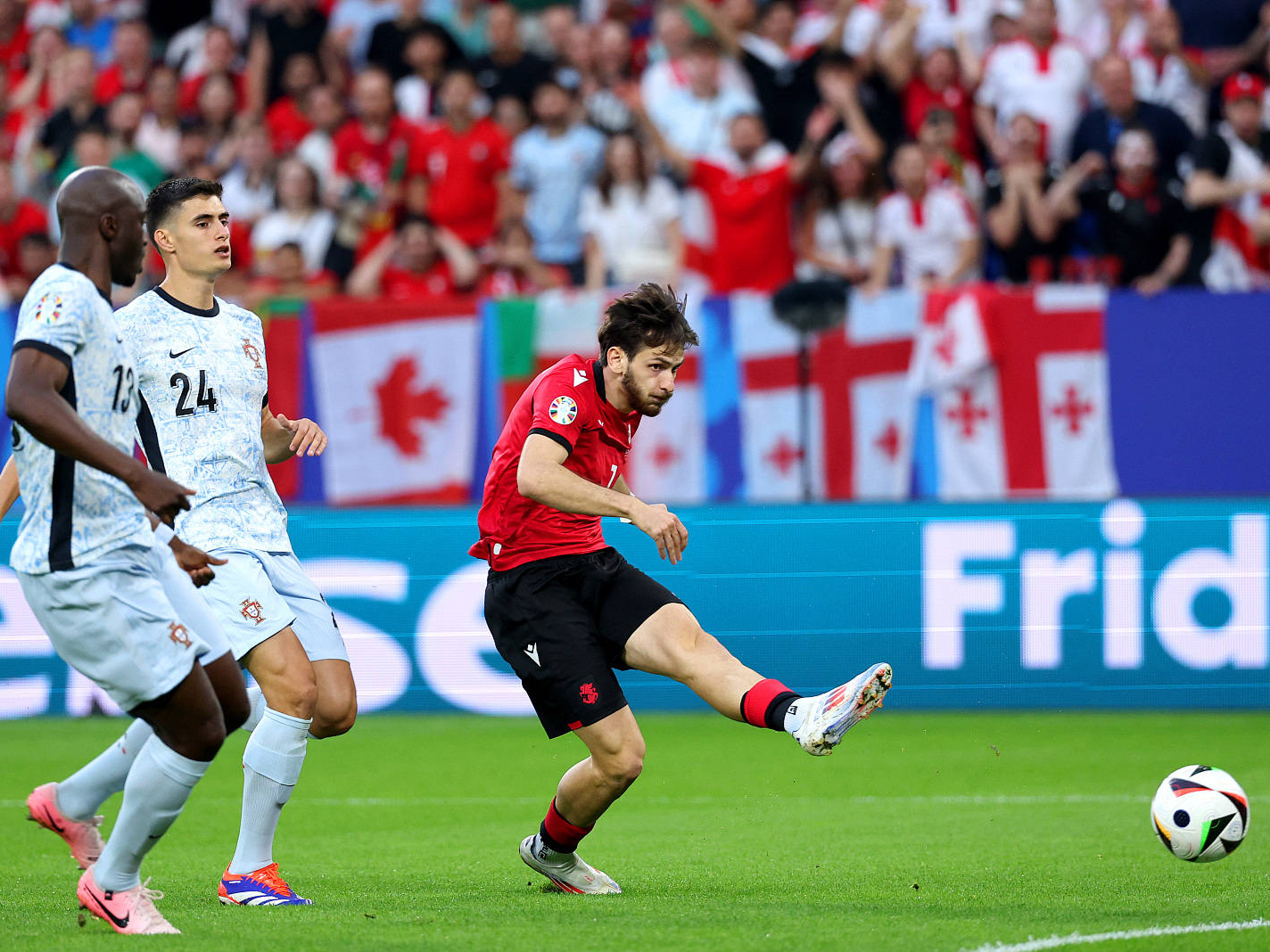 豪门对决！欧洲杯上演世纪大战