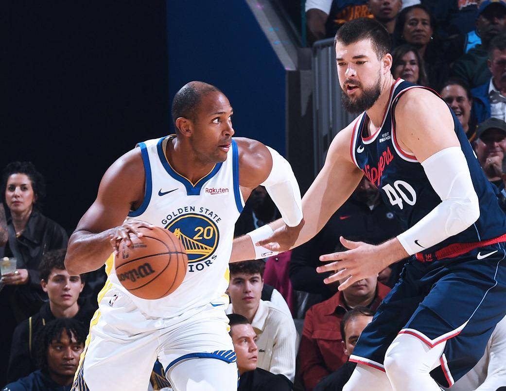 关于快船爆冷勇士B队，库里关键制胜的信息