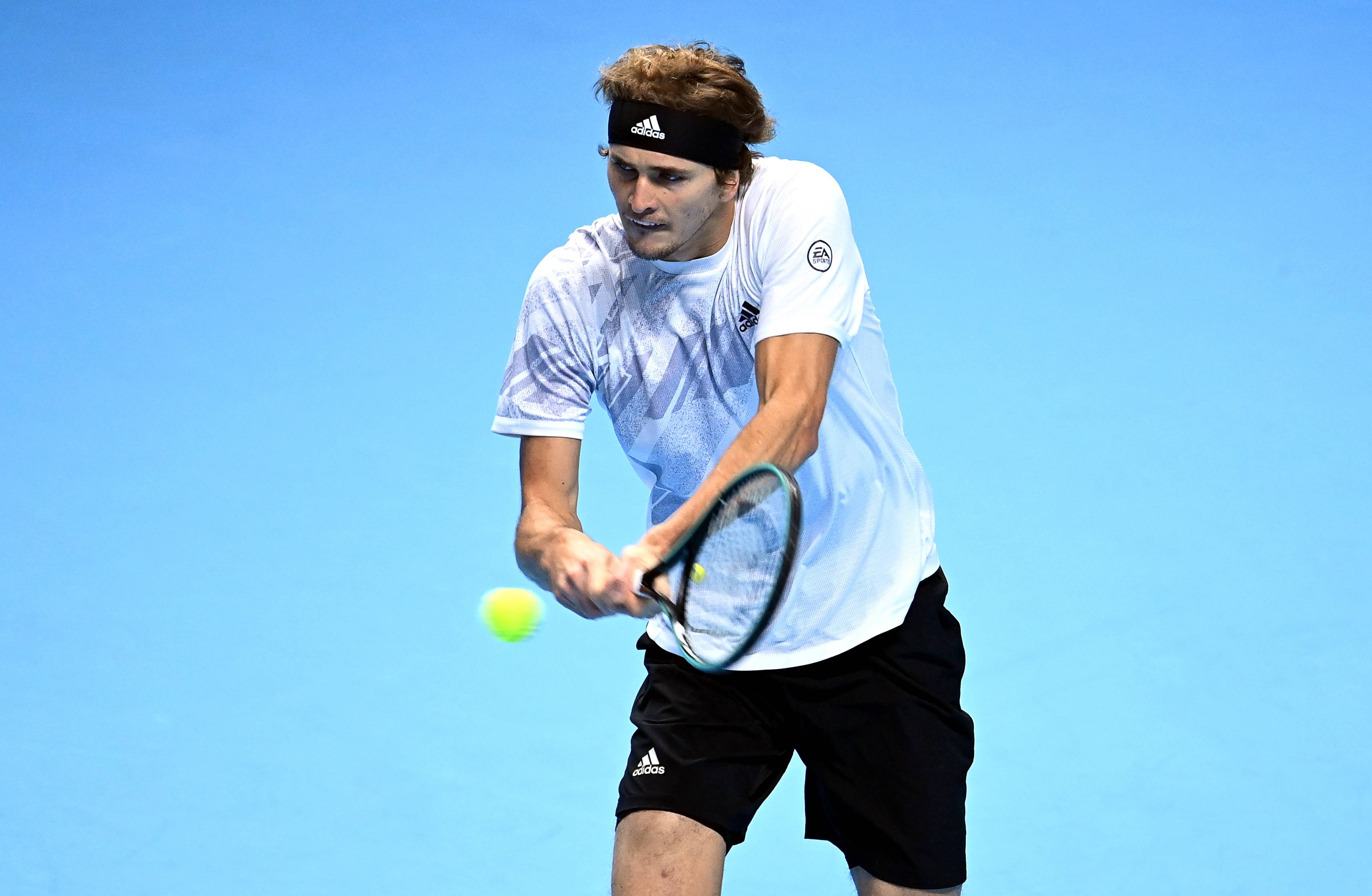 戴维斯杯力克ATP总决赛，兹维列夫点燃赛场