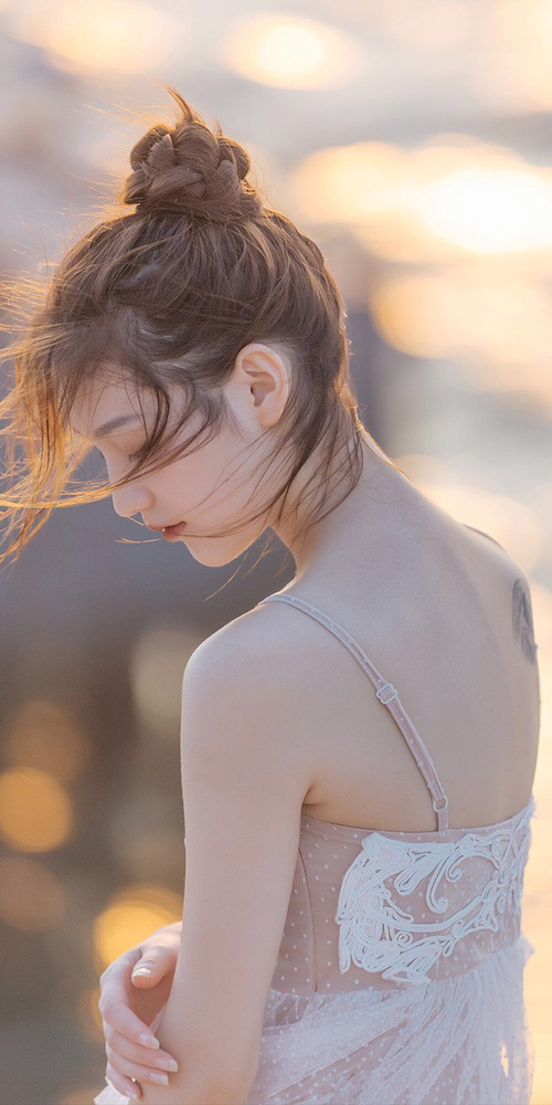 当梅西的利刃刺穿防线，曼城的机器碾过草皮—中国足球面对的两个维度