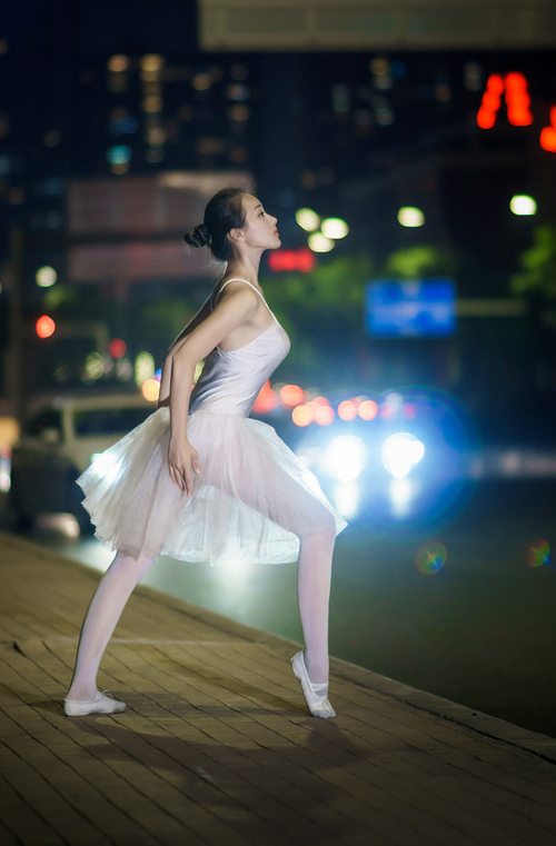 开云体育入口-绿茵蓝图的篮球解法，当活塞用欧冠决赛的节奏窒息独行侠